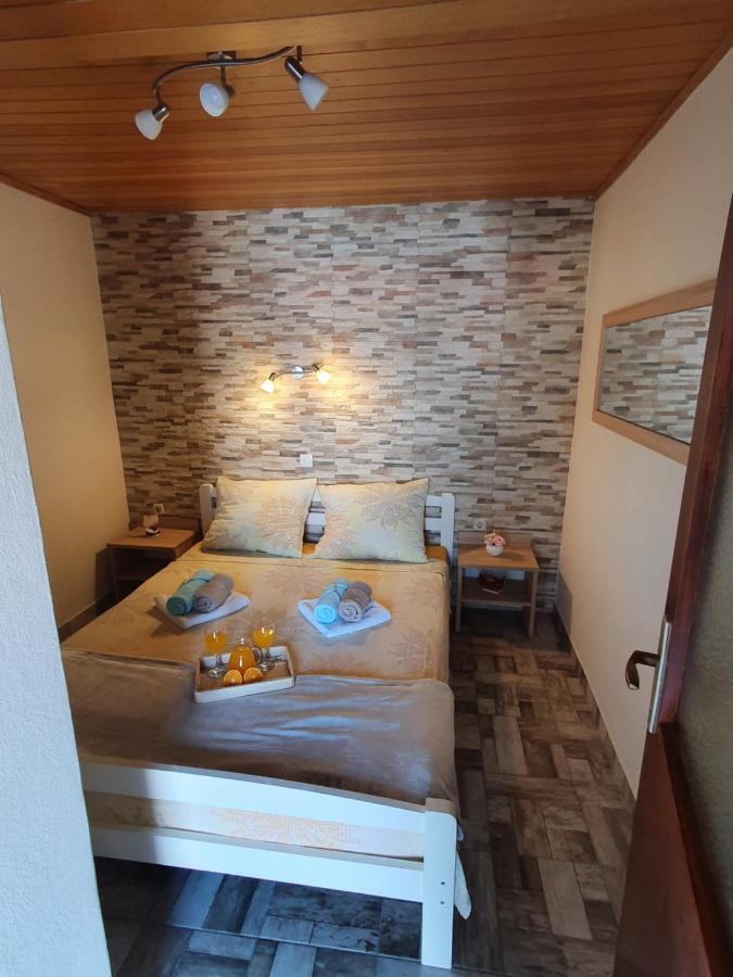 Apartmani Daria & Jure Traù Esterno foto